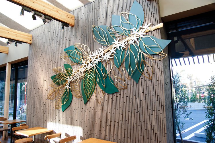 クスノキとコーヒーの葉のアート。