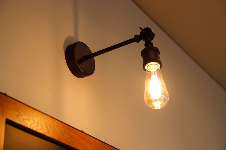 壁付けライトは、前店も多用していた。