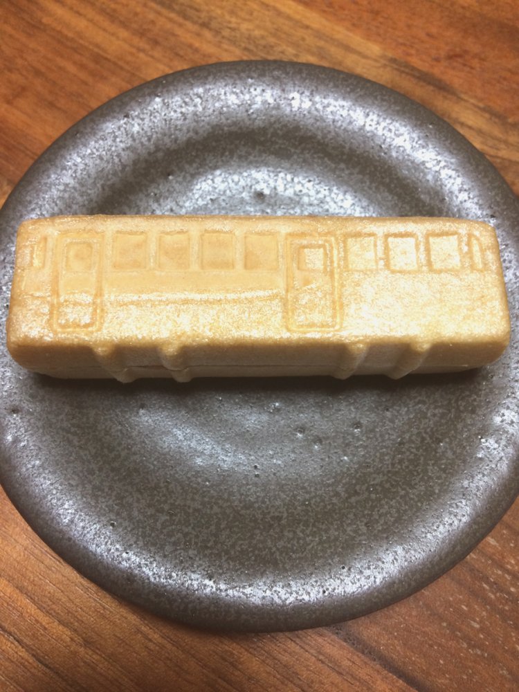 都電もなか。中に求肥が入っている。（2015年）