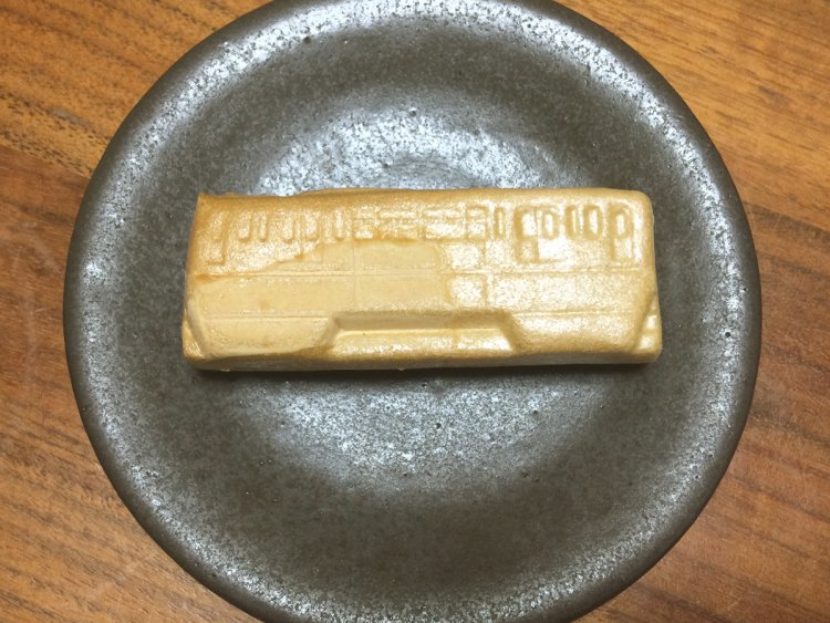 多摩モノレールもなか。実際の車両に忠実な造形。（2017年）