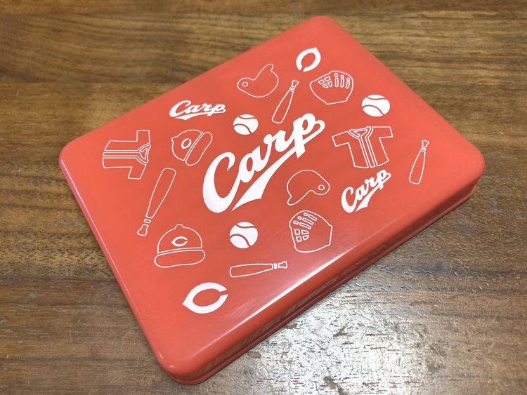 折り畳めばコンパクトに持ち運ぶことができ、どんな時も安心してもなかが買える。（2021年）