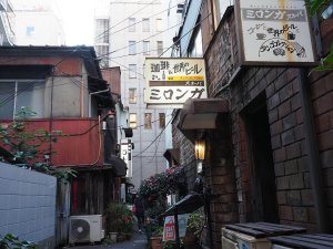 神保町のラドリオがある路地