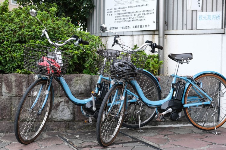 レンタサイクル利用時はヘルメットの着用を義務づけている。