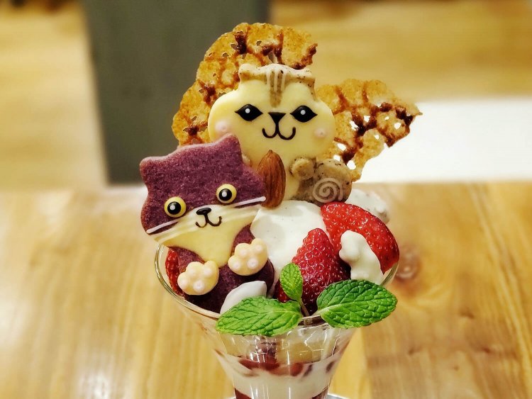 hentecoパフェと動物クッキー