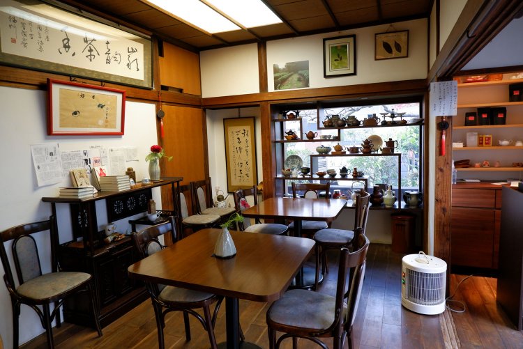 民家の一階を改装した造り。