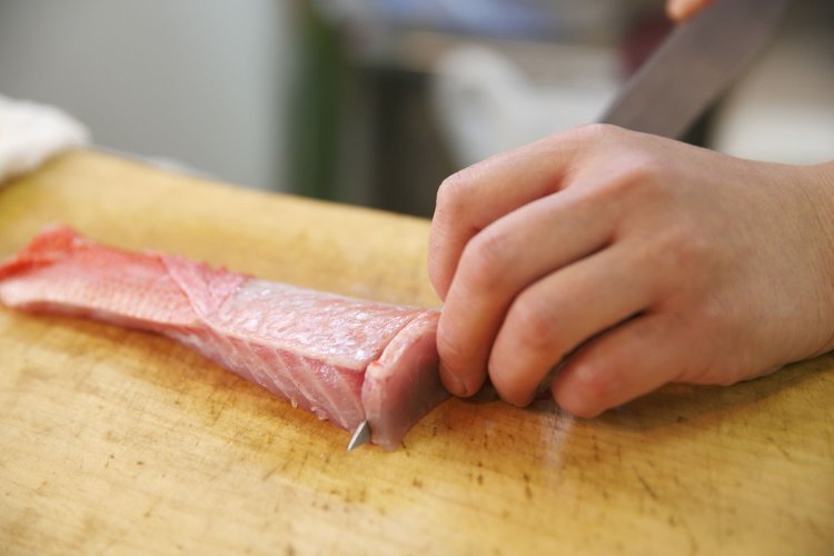 魚愛あふれる包丁仕事。