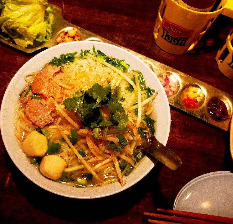 クイッティアオ・ナーム(タイ屋台汁そば)640円。