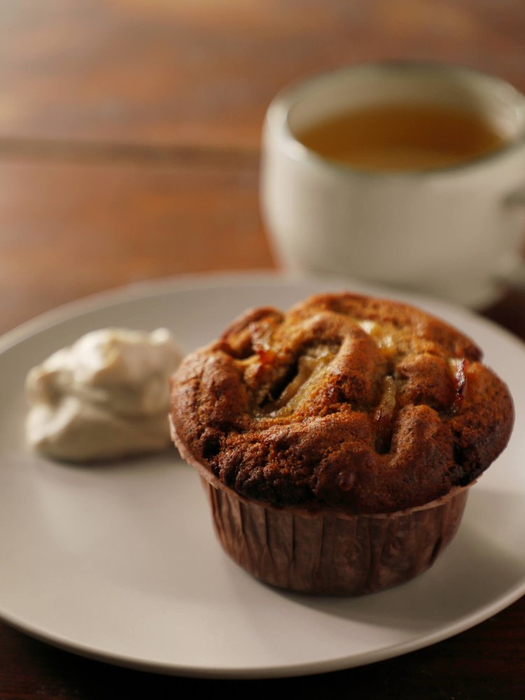 マフィン430円～。ハーブティ430円とセットで100円引き。