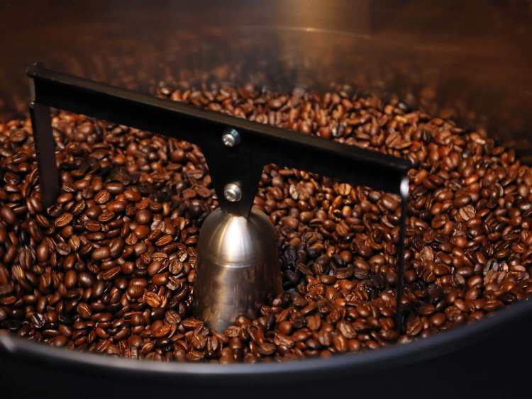 焙煎中は店内に香りが漂う。