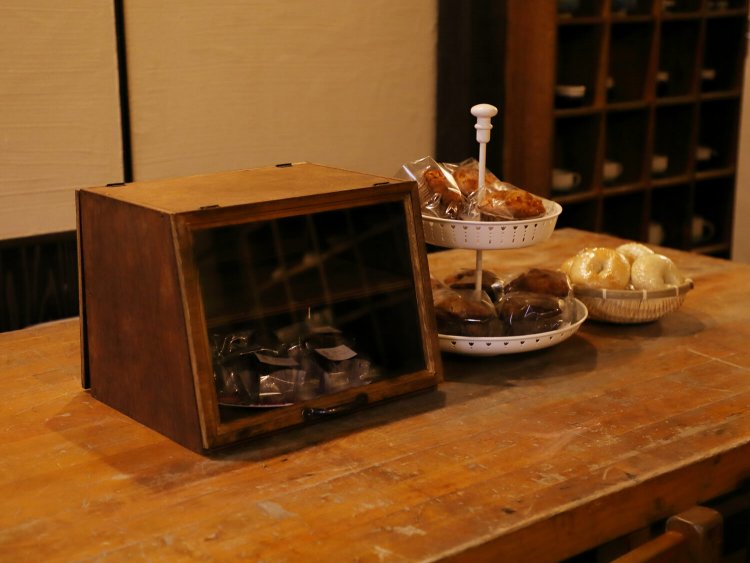 お菓子は持ち帰り可。