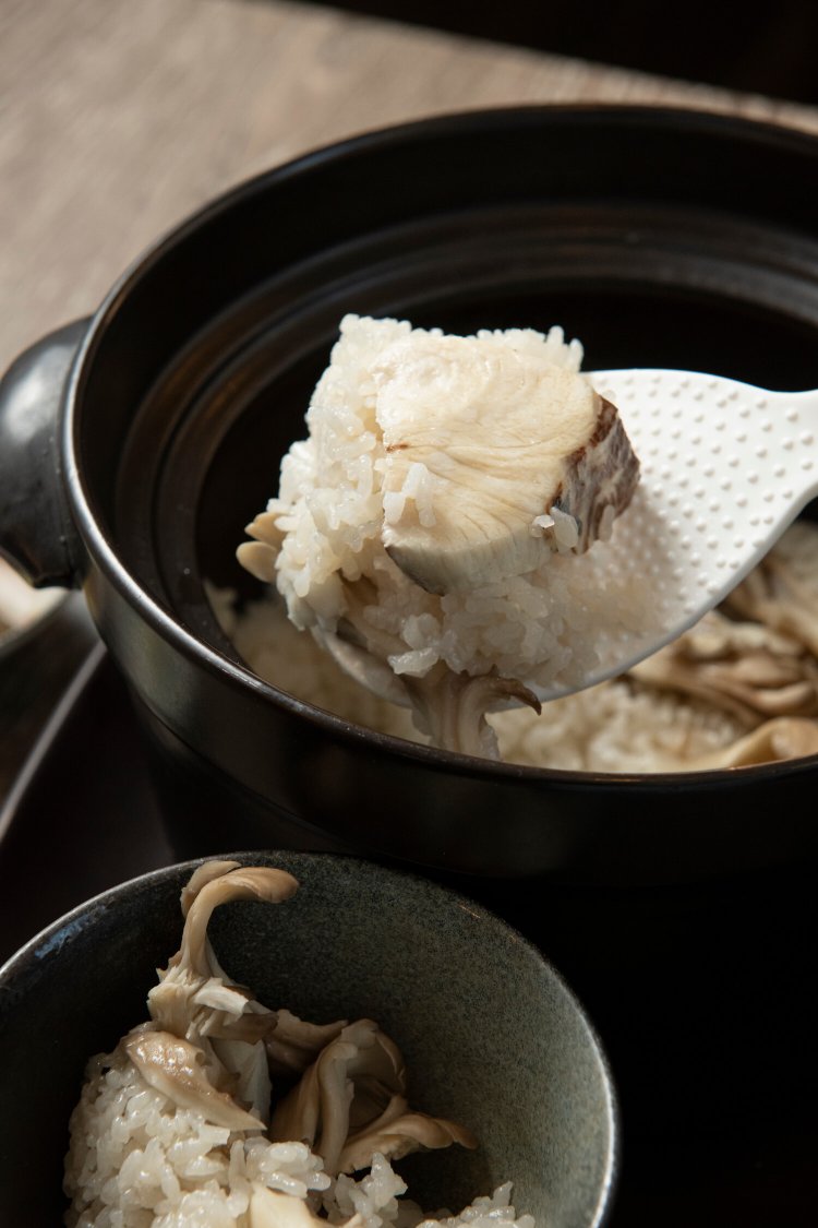 白身魚と舞茸炊き込みごはん1100円は締めに。