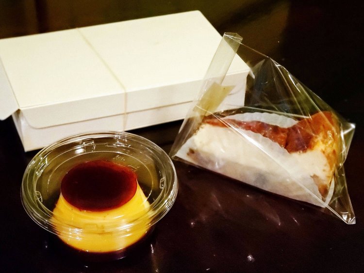 テイクアウト用リトルシェフのプリンとチーズケーキ