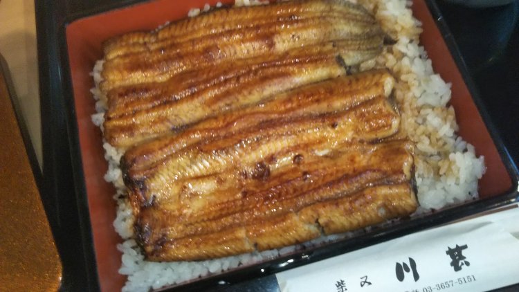 少なくとも第17作（1976）あたりでは、高級食材の代名詞となっていたと見られるうなぎ。昨今のさらなる価格の高騰を見たら、“うなぎ愛”のおいちゃんはどう思うか。