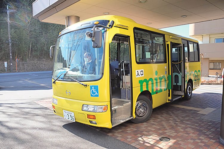 南房総市の市営バス、愛称「トミー号」が伊予ケ岳近くまで運んでくれる。運賃は距離に関係なく1回200円。