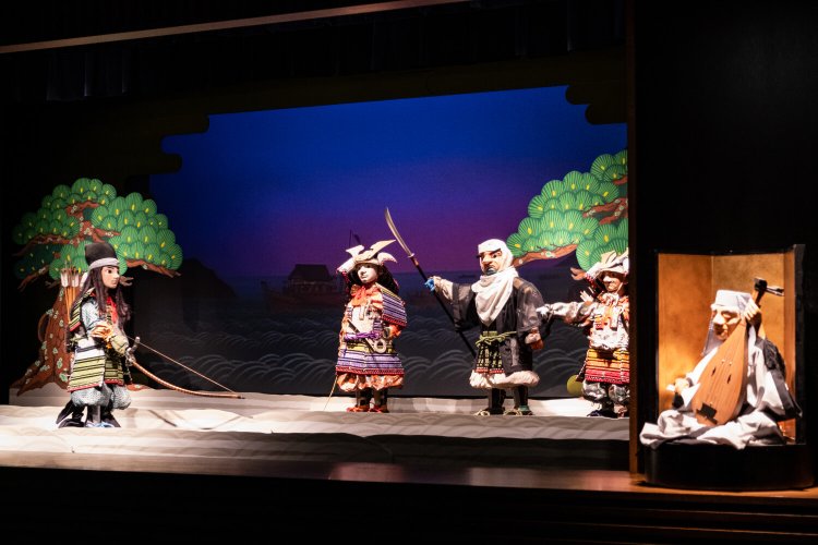 「扇の的劇場」での上演時間は14分。盲目の琵琶法師が『平家物語』の一節を語る趣向だ。