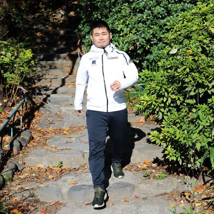 フィジカルトレーナーに聞く、健康にいい散歩術～準備体操、正しいフォームから靴選びまで～