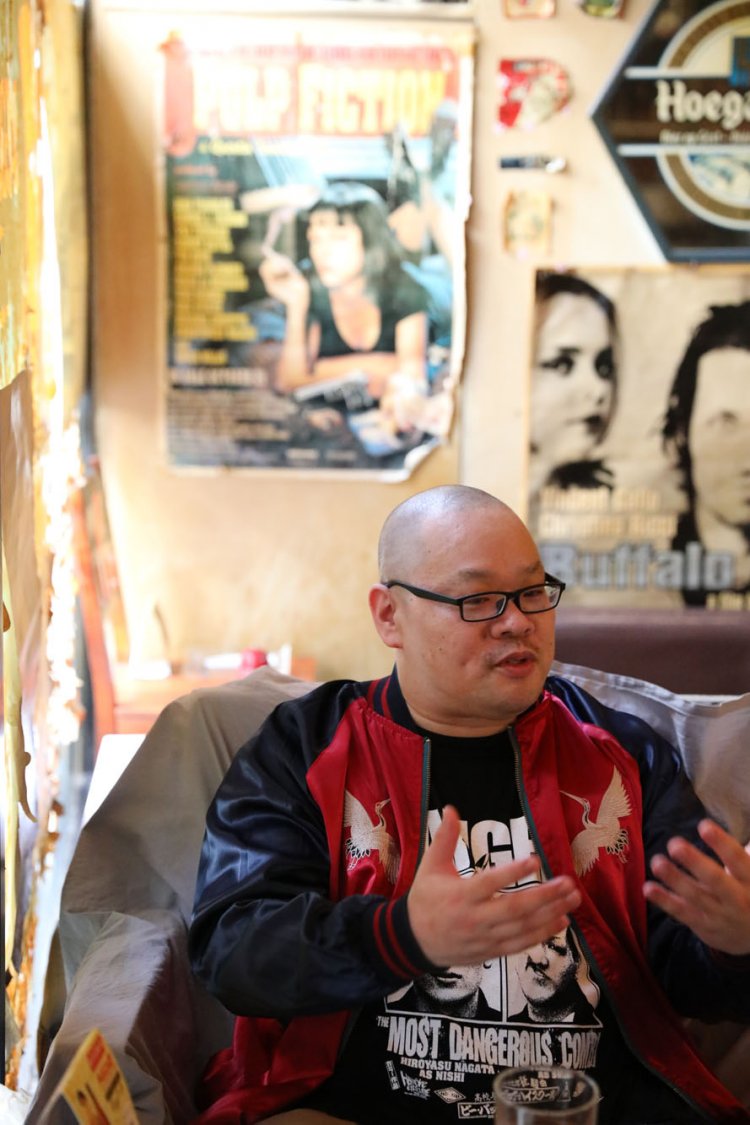 『アンジー』での思い出を語る爪さん。