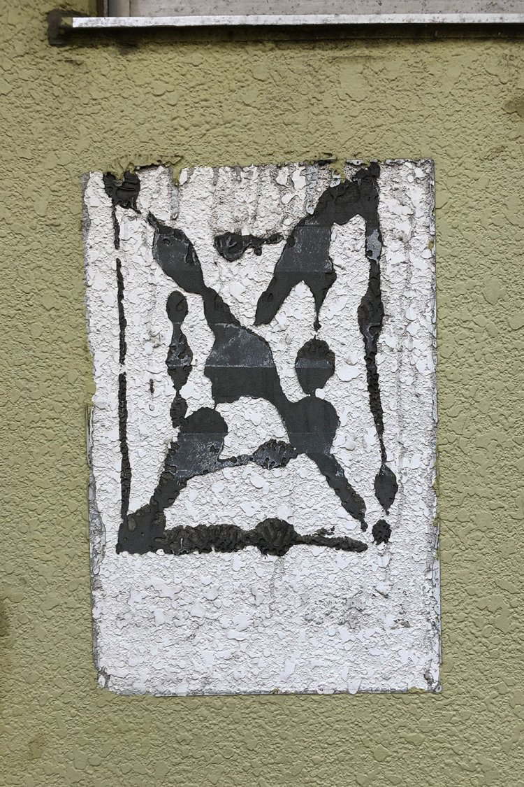 Street calligraphy《回にバツ》