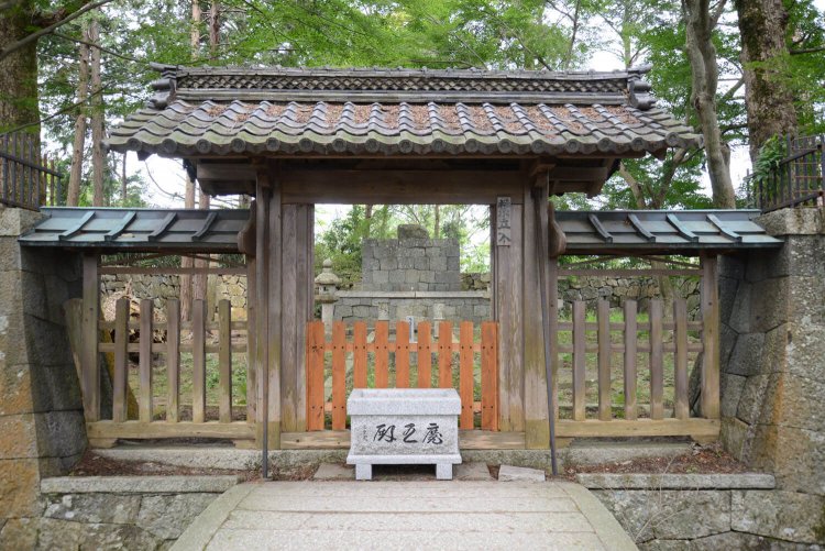 織田信長公本廟。