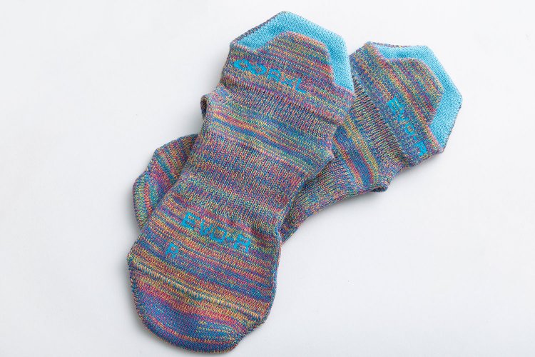 XS～XL（約21～30cm）の5サイズ、ミックス／スカイほか全4色。1980円。Webほかで販売。☎049-255-5557