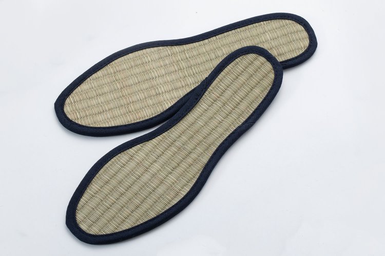 17～32㎝の16サイズ、ナチュラルほか全2色。1380円。Webで販売。フリーダイヤル0120-147-193