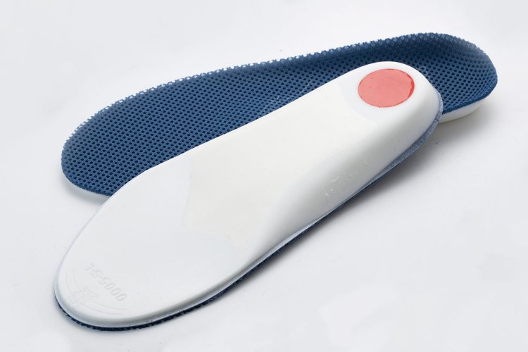 2S～2L（22～29㎝）の5サイズ。1980～2090円。Webほかで販売。☎03-5338-8590