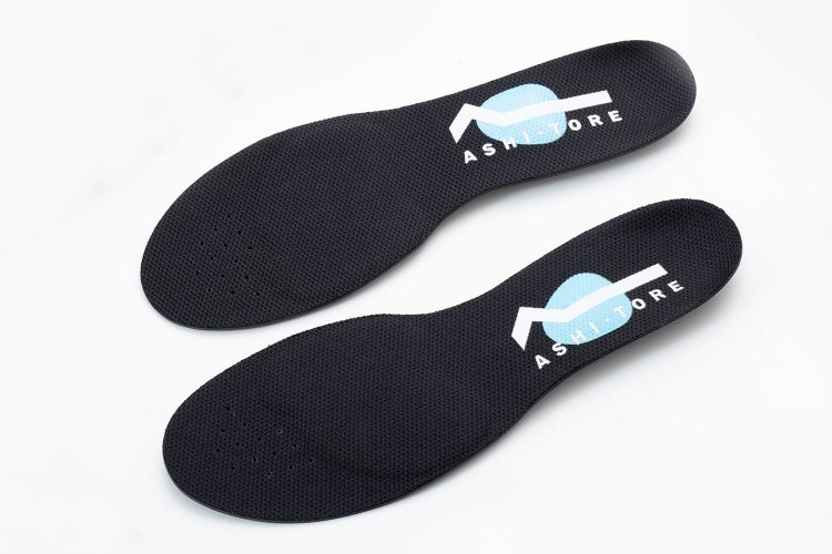 21～29cmの4サイズ。2750円。直営店ほかWebで販売。☎0278-62-0928