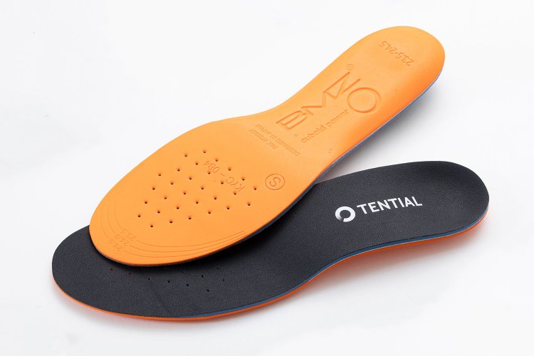 XS～2XL（22～32.5㎝）の6サイズ。8778円。Webほかで販売。☎03-6455-2921