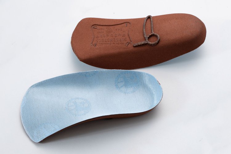 35～43（22.5～28cm）の9サイズ、ブルーほか全2色。4180円。専門店舗ほかWebで販売。フリーダイヤル0800-500-3840