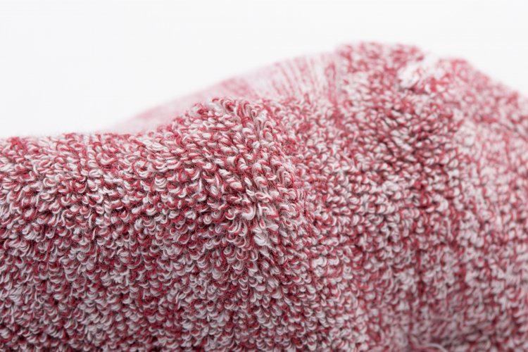 肌に触れる内側は爪先から踵、踝（くるぶし）まで肉厚なパイル。吸水性もバツグン。