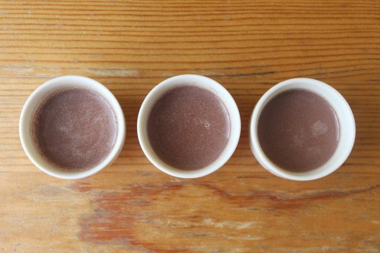 見た目にはわからないが、左から、甲類焼酎、芋焼酎、栗焼酎。