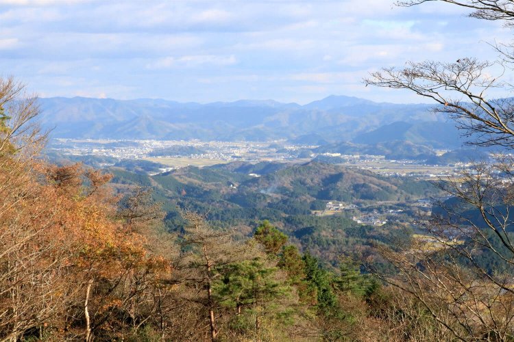 金山城から東南、八上城方面の眺め。