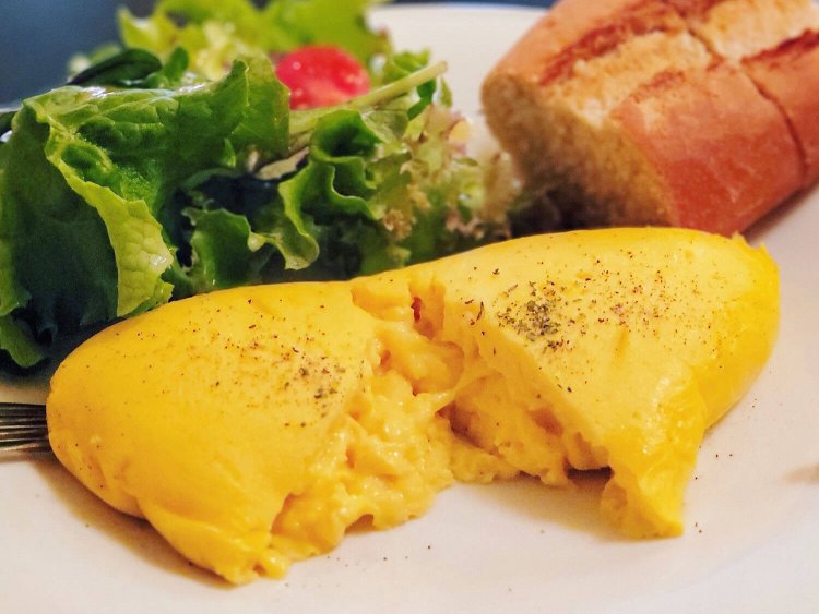 クーポラのプレーンオムレツ2