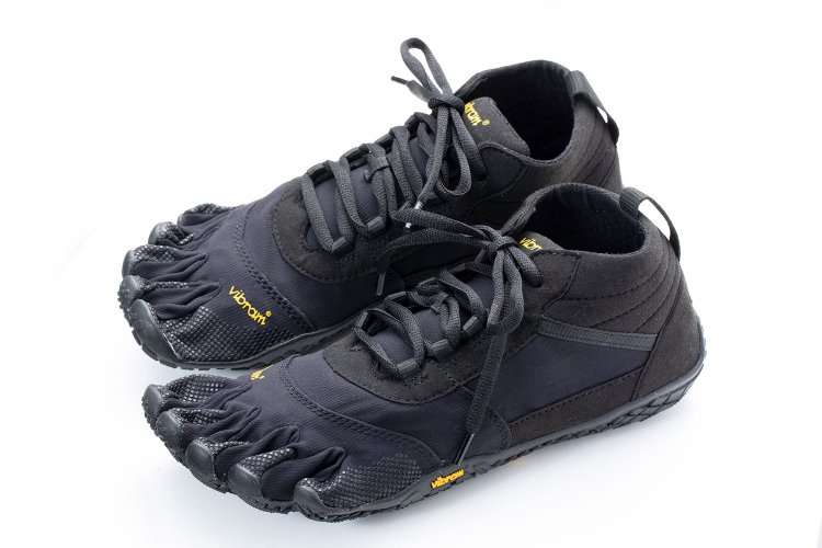 W36（22.5cm）～M47（30.7cm）、ブラックほか男性4色・女性3色。1万7380円。事務所内直営店（代官山）ほかWebで販売。☎050-6875-3160