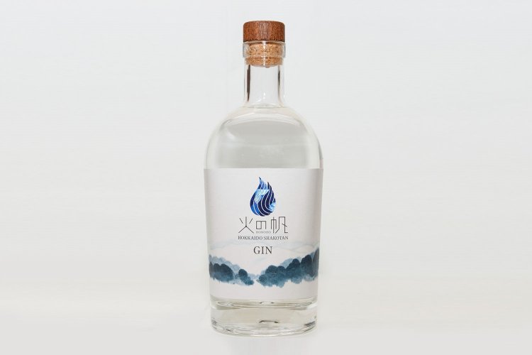 積丹（しゃこたん）ジン「火（ほ）の帆（ほ）」。