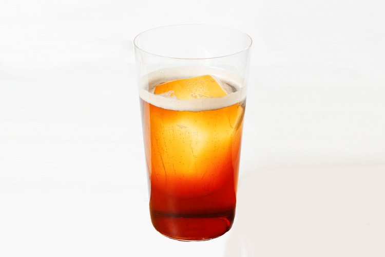 ウニクムソーダ1400円。キリッとした苦みが、爽やかに喉を通り抜ける。シンプルだけど、くせになりそう。