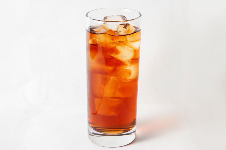 『陳皮（ちんぴ）のウーロン茶割』 代謝アップや血行を促すミカンの香りで、ウーロン茶の苦みが和らぐ。おなかまわりが気になってきた人におすすめ。