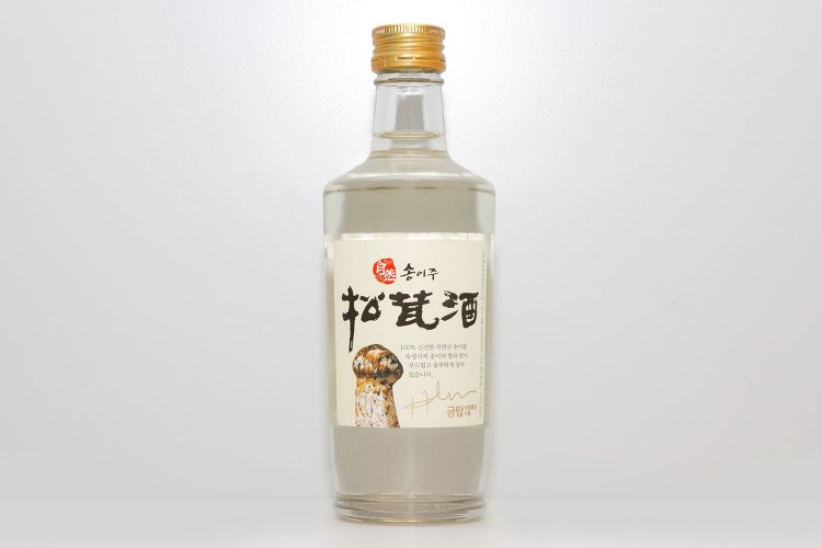 松茸酒300㎖ 880円。