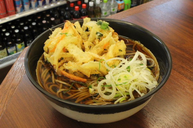 かけそば280円＋かき揚げ天120円。