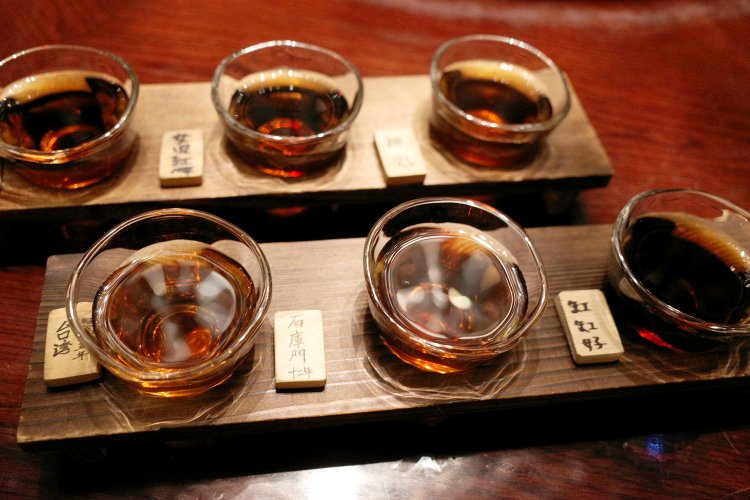 紹興酒は10種から選べる。