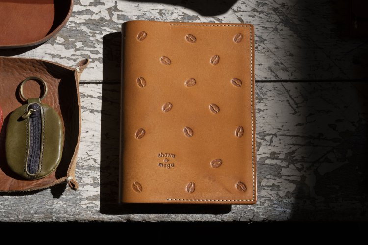 ブックカバー1万5400円。