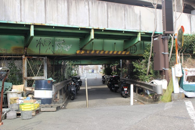 当然、車は通れません。