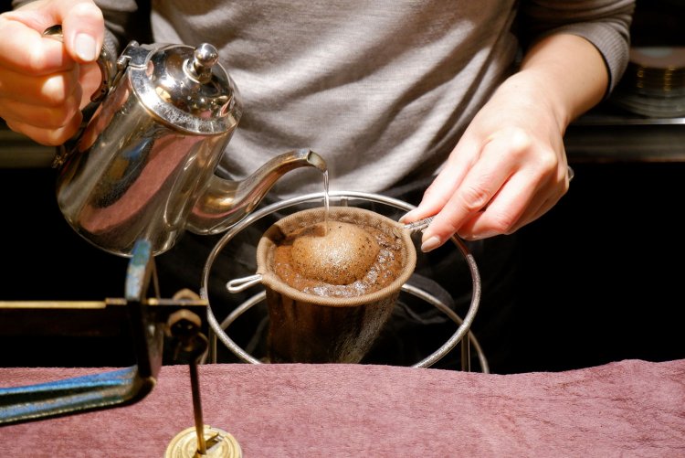 今では珍しいネルドリップ。