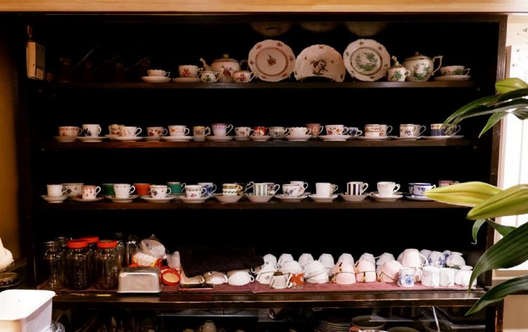 先代が大切に集めてきたカップとソーサーがずらり。