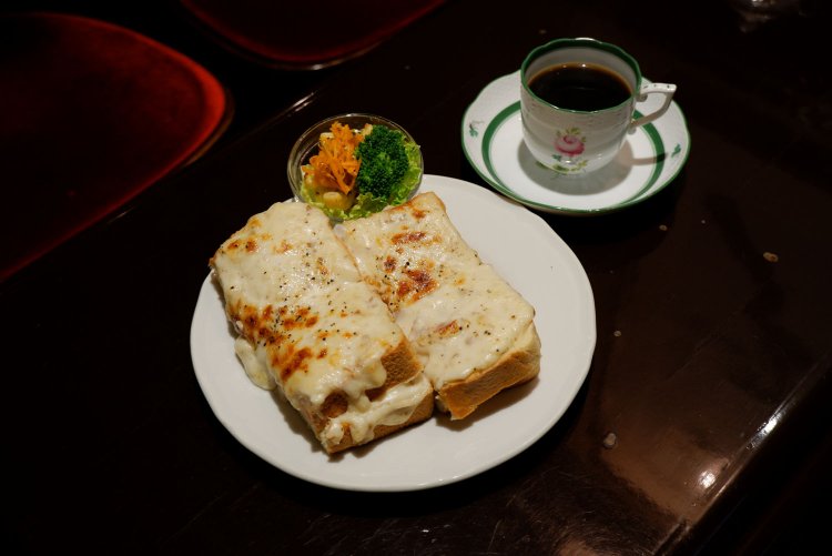 グラタントースト（単品）800円。