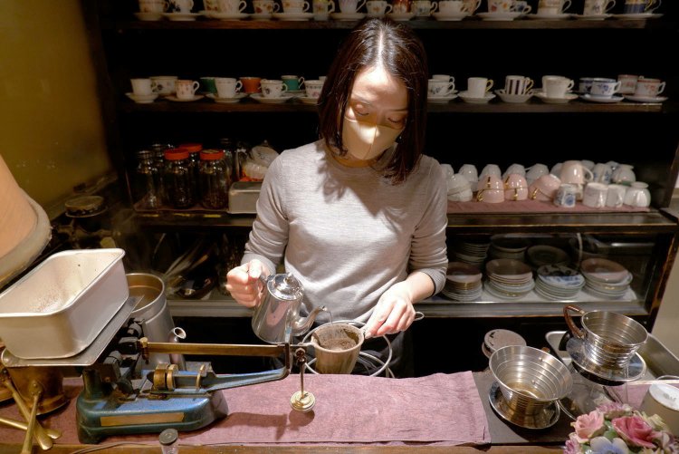 店主の三輪徳子さん。