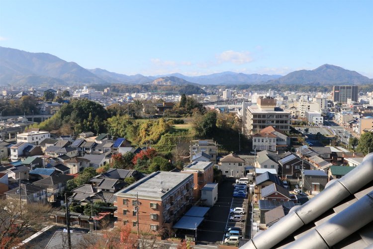 天守四階から西側。福知山の町を見下ろす。