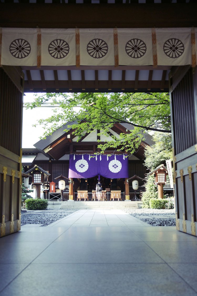 良縁を願う女性が多く訪れ、境内はいつもにぎやか。