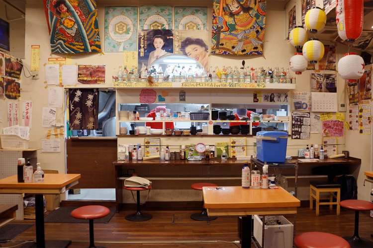 手作り感満載の楽しい店内。