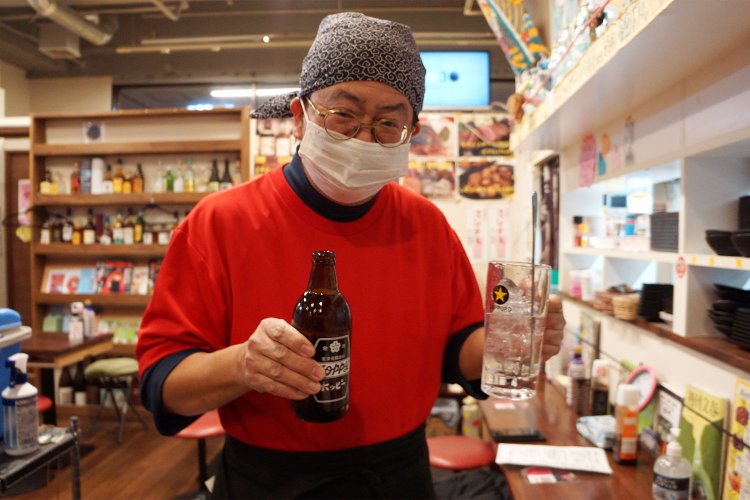 現在は時間を早め、店内は16時から営業中。